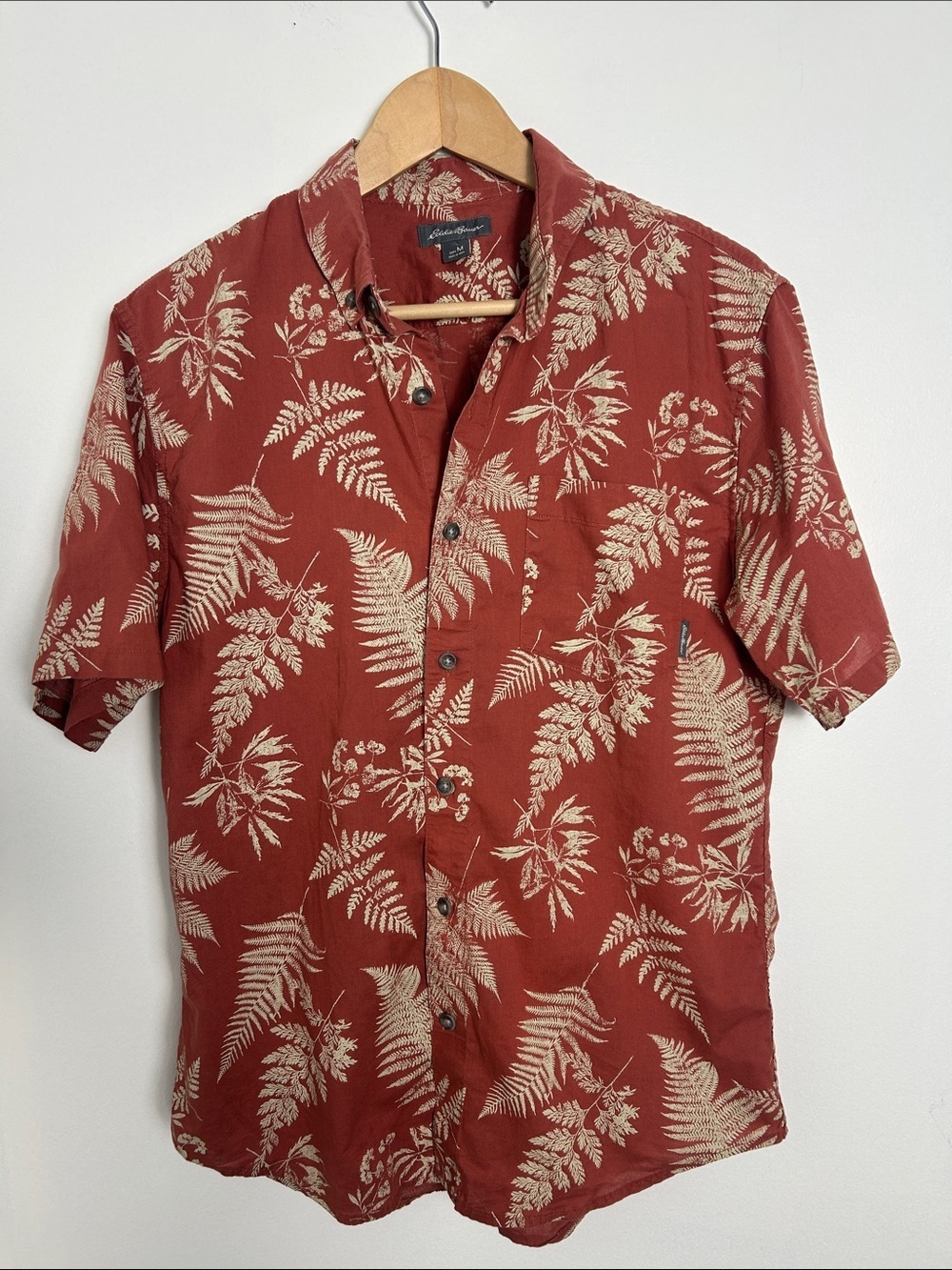 Eddie Bauer Hawaiian Shirt Mens M Tropical Vacation Camp Shirt Summer Button Up